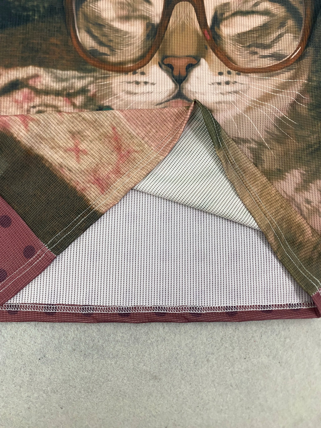 Y2K American Retro Worn Dark Base Lazy Eyeglass Kitten Half High Neck Sleeveless Fitted Waist Unique Blouse